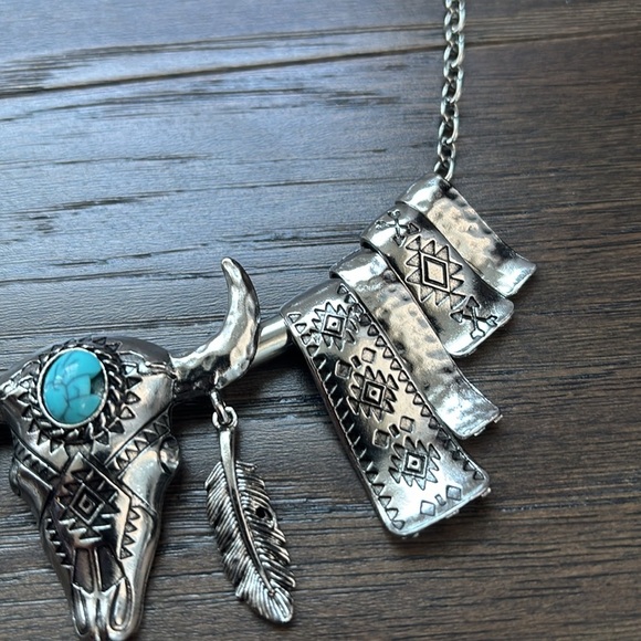 By The Bay NY Necklace/Earring Set,bull head, silver tone,faux turquoise stones - Picture 4 of 9